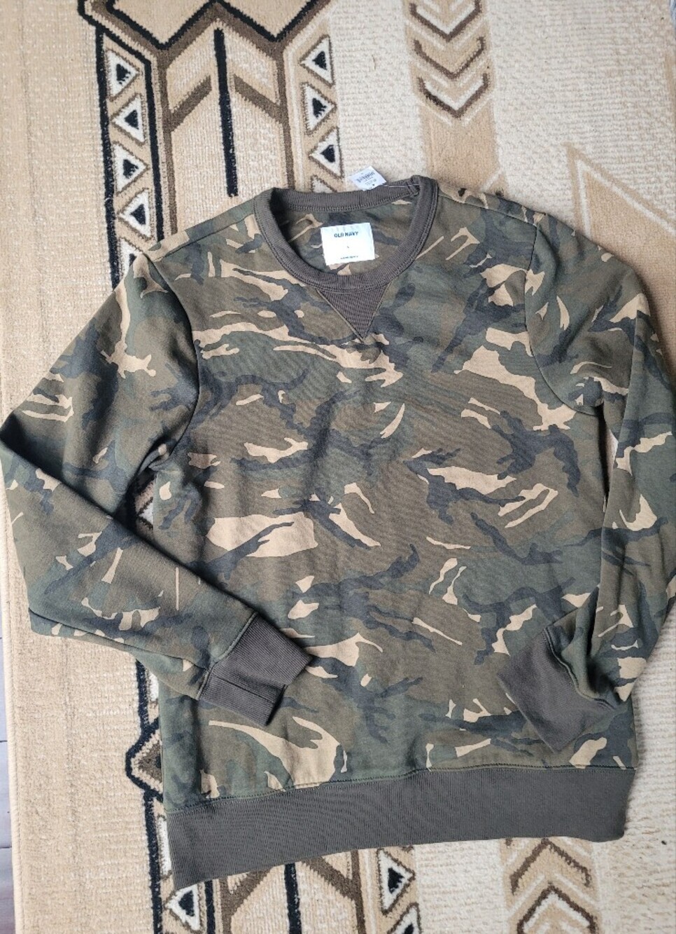 Old Navy Women's Camouflage Crewneck Sweatshirt in Olive and Tan